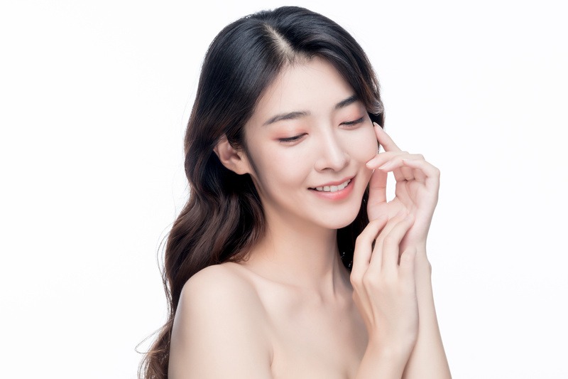 40代のたるみは改善できる？自宅でできる対策やおすすめの美容医療を紹介